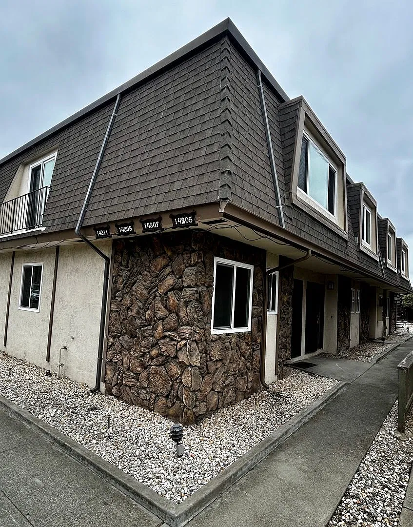 14205-14211 Doolittle Dr. — Photo 1