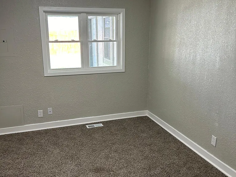 2317 S Topeka Ave — Photo 10