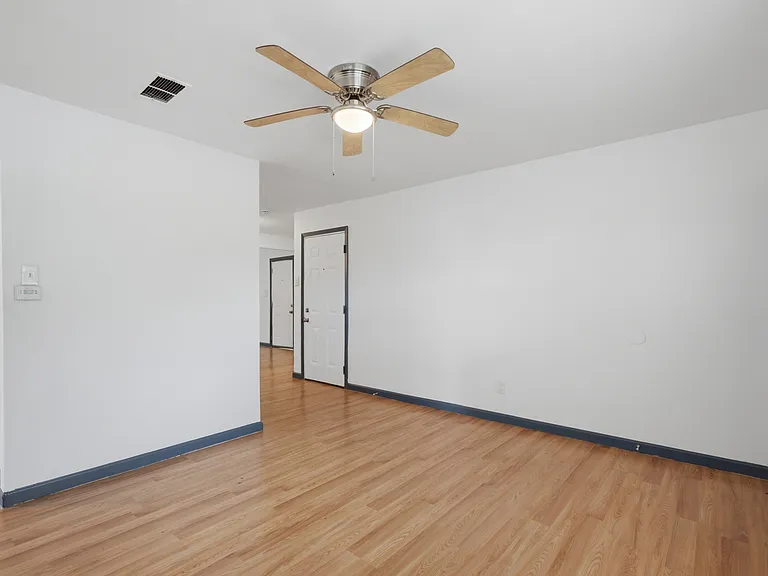 620 E Sears St — Photo 18
