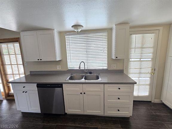 4th image of 4505 Cinderella Ln