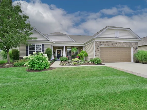 9488 Foxboro Dr, North Ridgeville, OH 44039