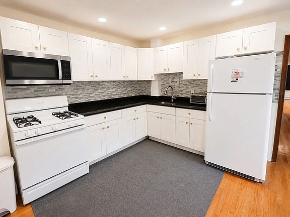 4th image of 18 Crescent St