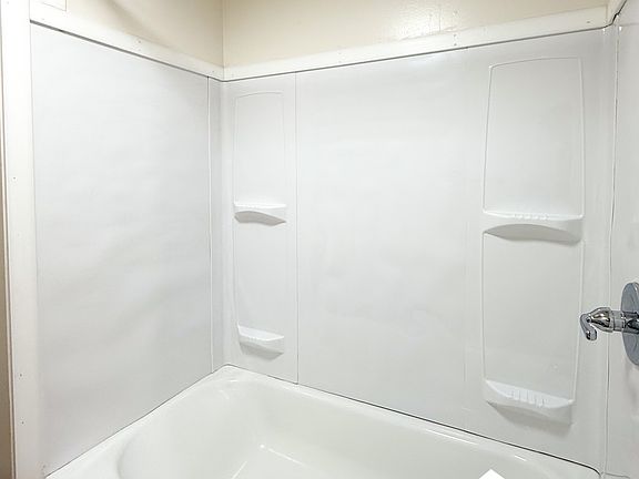 5th image of 4566 Seebaldt St #2