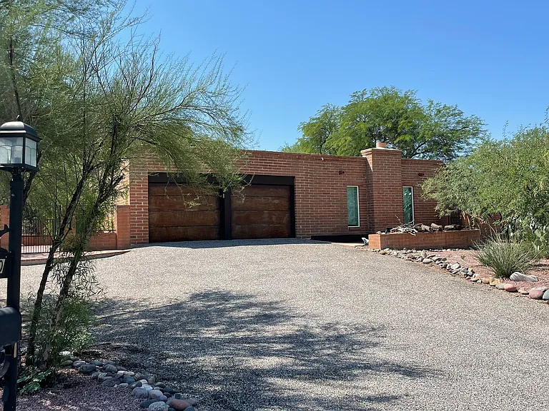 5830 E Calle Del Ciervo — Photo 2