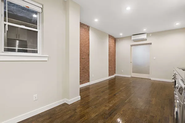 Rented by Cooper & Cooper Real Estate | media 8