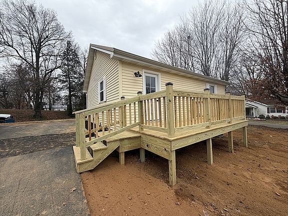 3rd image of 301 Cape Rd