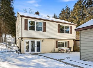 6961 Hiatt Dr, Rockford, IL 61114