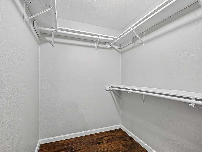 1112 Johnson St — Photo 17