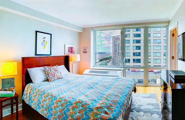 Sold by R New York | media 7