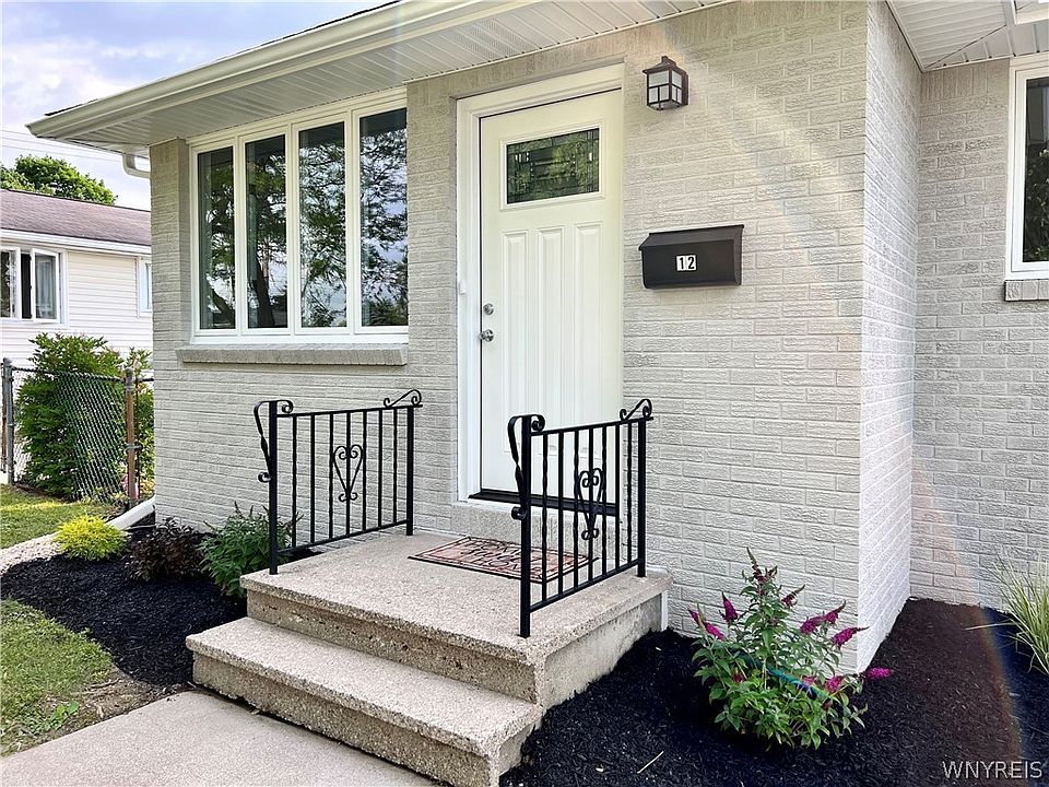 1st image of 12 Mayberry Dr E