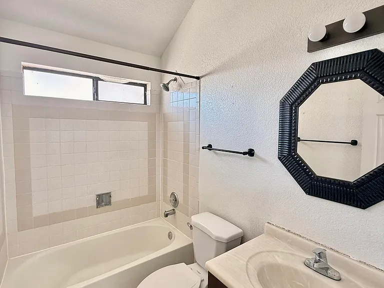 1884 Lyman Dutton Cir — Photo 14