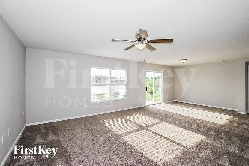 4 bed, 2.0 bath, 1860 sqft, $2,750 — Photo 3