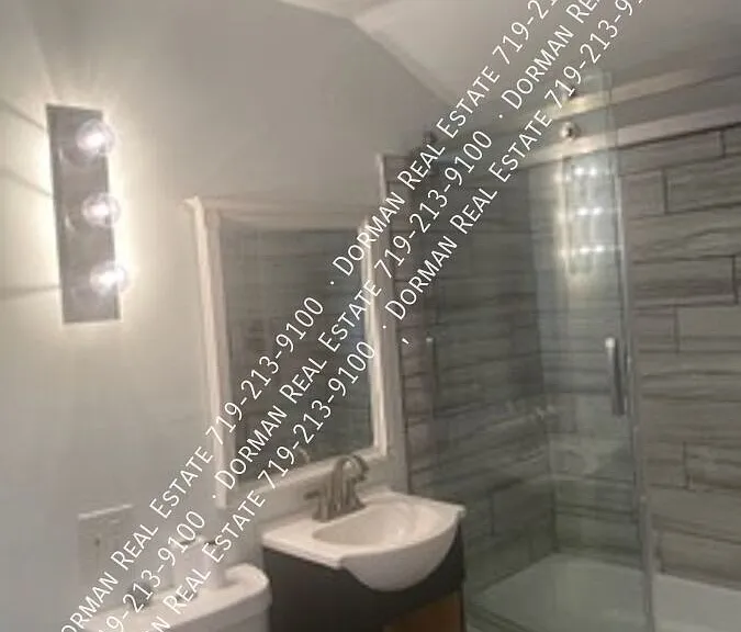 229 1/2 Lilac St — Photo 6