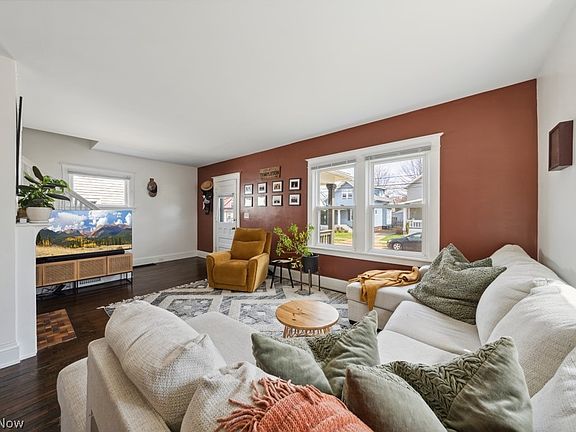 4th image of 1334 Park Row