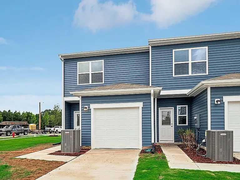 3 bed, 1594 sqft, $1,950 — Photo 1