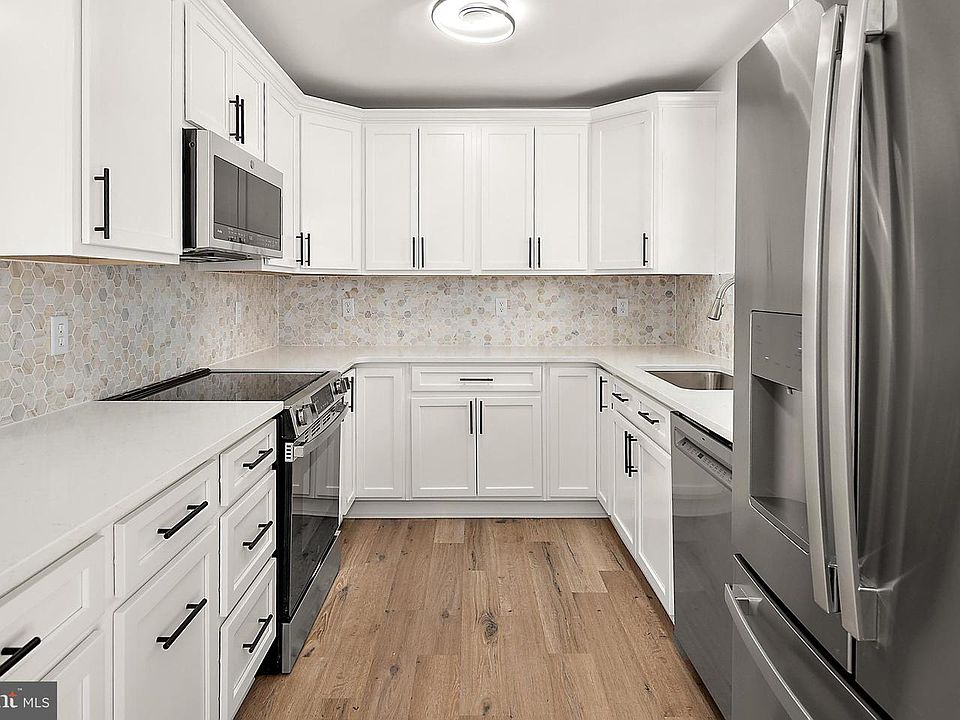 1st image of 302 Franklin Ave