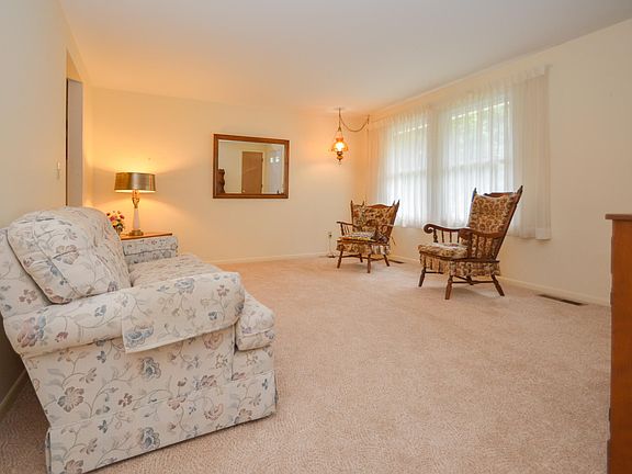 4th image of 1216 Oakwood Dr