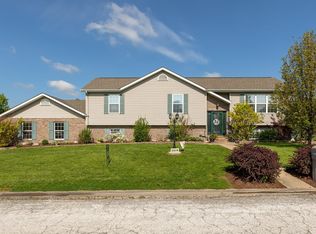 34012 Sailboat Ct, Brighton, IL 62012