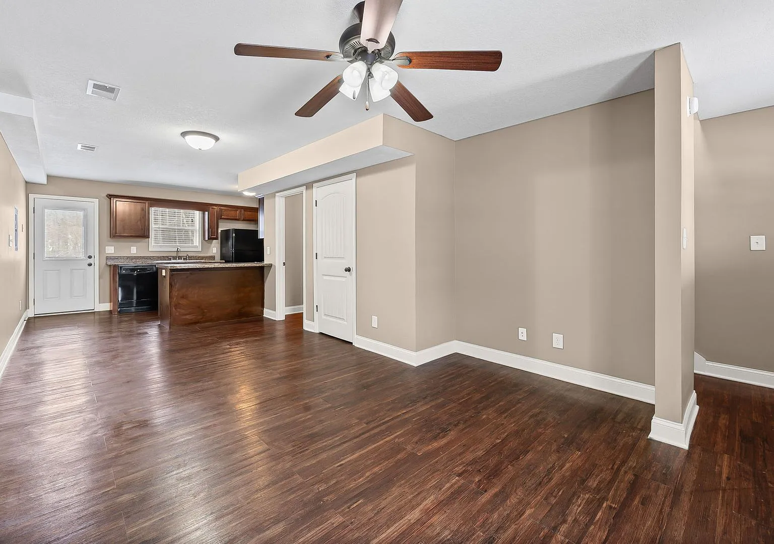 Pet Friendly Two Bedroom! — Photo 4