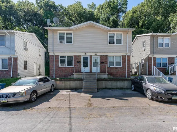 745 18th Ave #745/747, East Moline, IL 61244