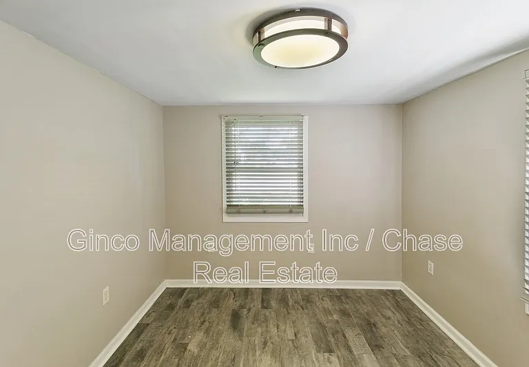 502 E High St — Photo 7