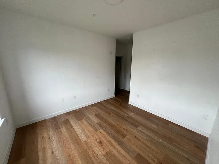 18 Freeway Dr E #412 — Photo 4