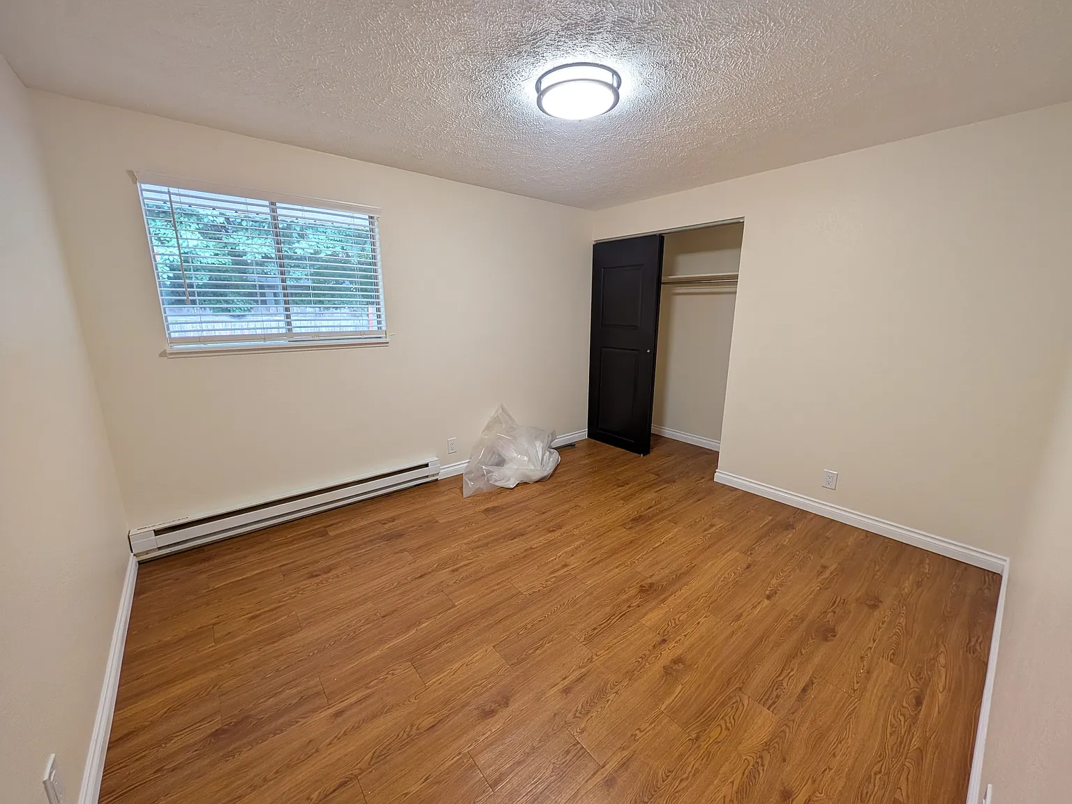 704 E Queen Ave — Photo 4