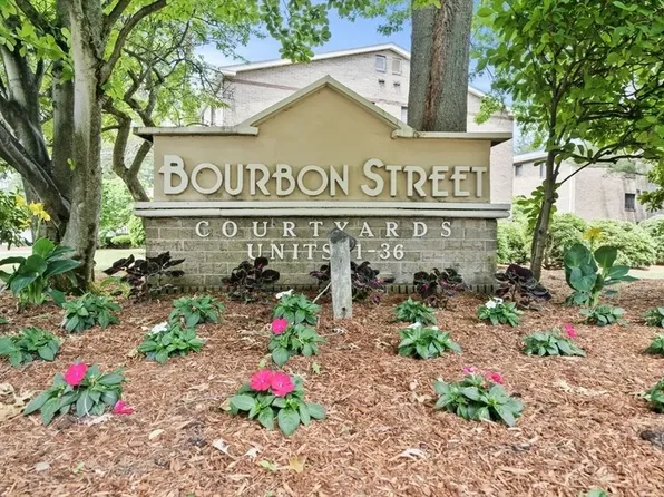 14 Bourbon St APT 27, Peabody, MA 01960