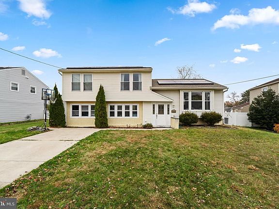 3rd image of 208 Pelham Rd S