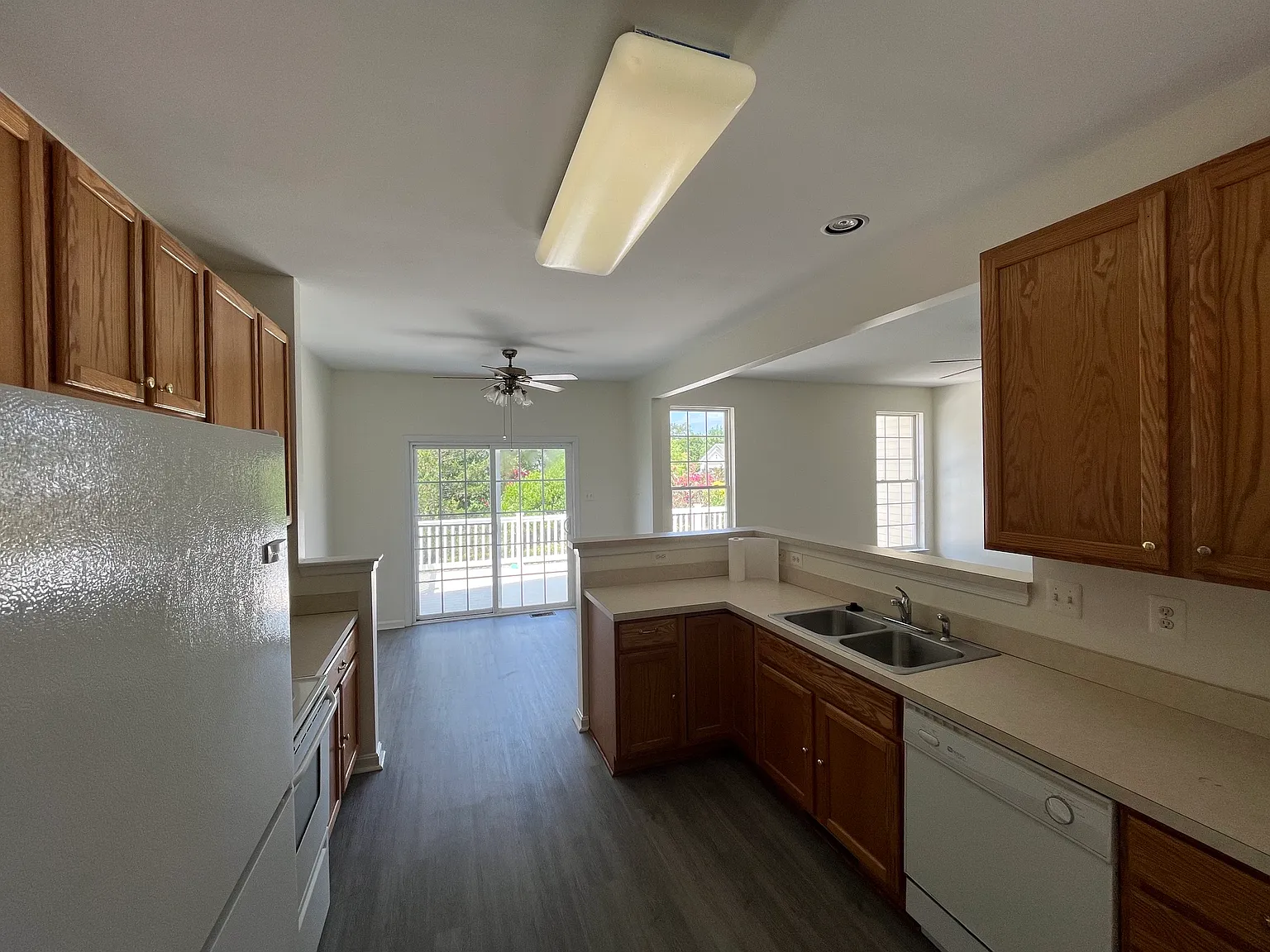 3 bed, 1424 sqft, $2,300 — Photo 3