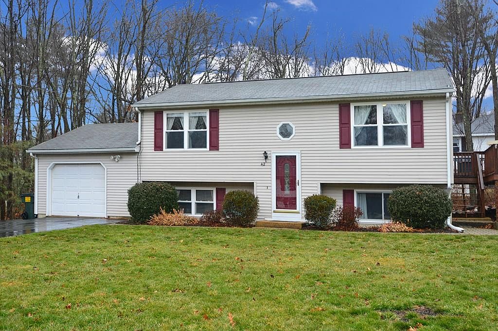 42 Colonial Rd, Douglas, Ma 01516 