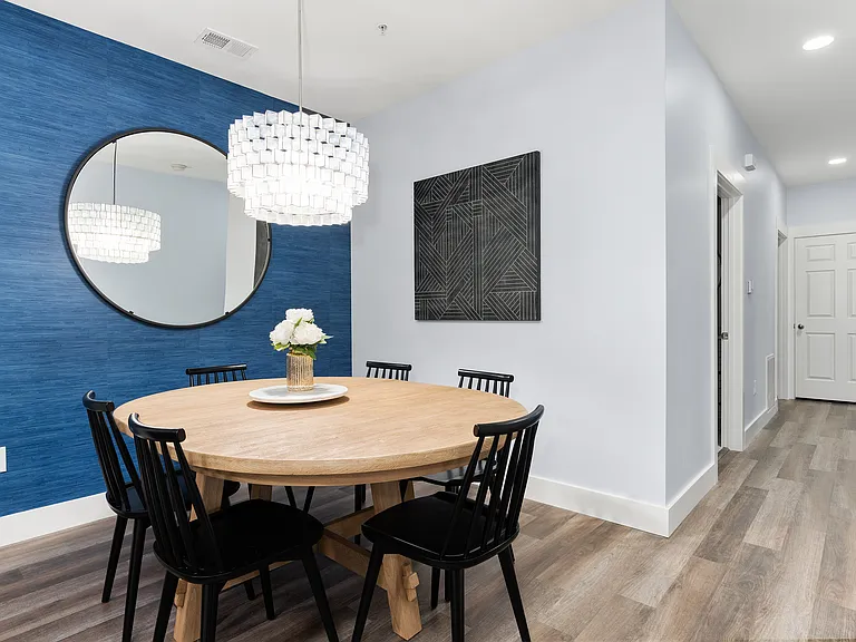 624 McKenna Cir — Photo 3