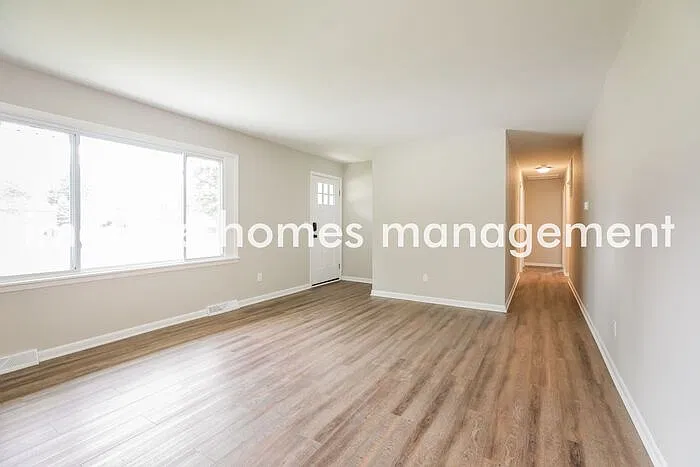 3 bed, 1.0 bath, 1080 sqft, $1,850 — Photo 3