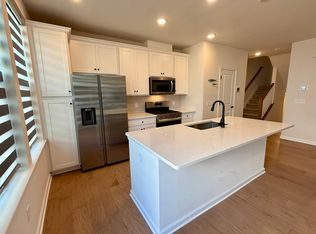 904 Greenwich Dr, Princeton Junction, NJ 08550