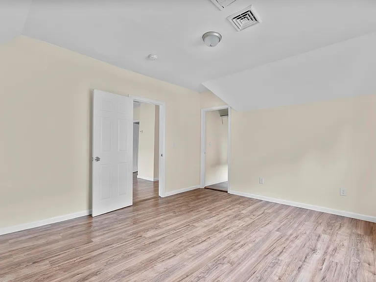 287 Crown St #2 — Photo 4