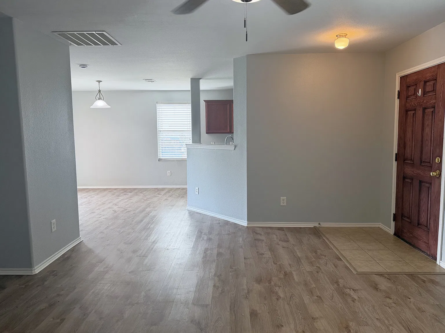 3 bed, 2.5 bath, 1812 sqft, $1,995 — Photo 4