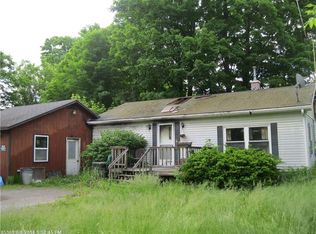 5 Grove St, Newport, ME 04953