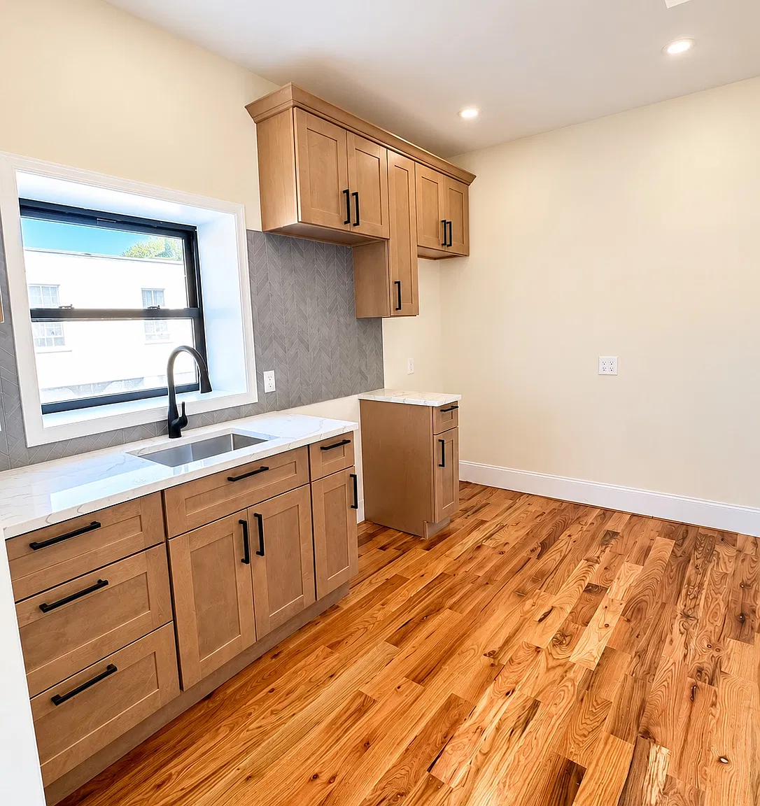 3 bed, $2,700 — Photo 3