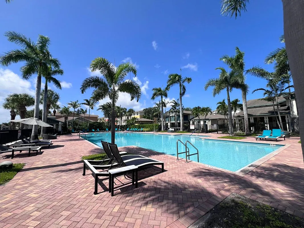 2 bed, 2.5 bath, 1425 sqft, $2,400 — Photo 2