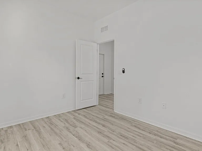548 Knapp St — Photo 42