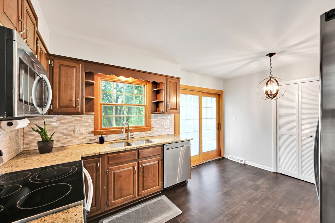 21-Kitchen_Dining