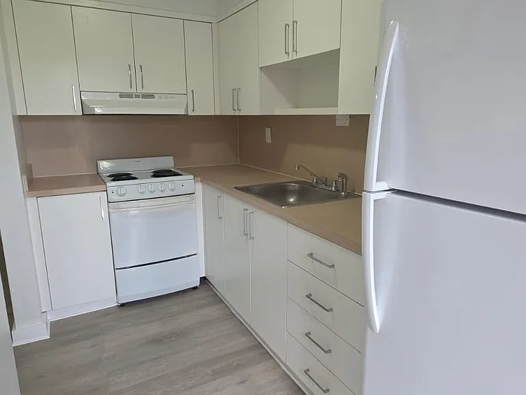 7624 Pembroke Rd #C — Photo 11