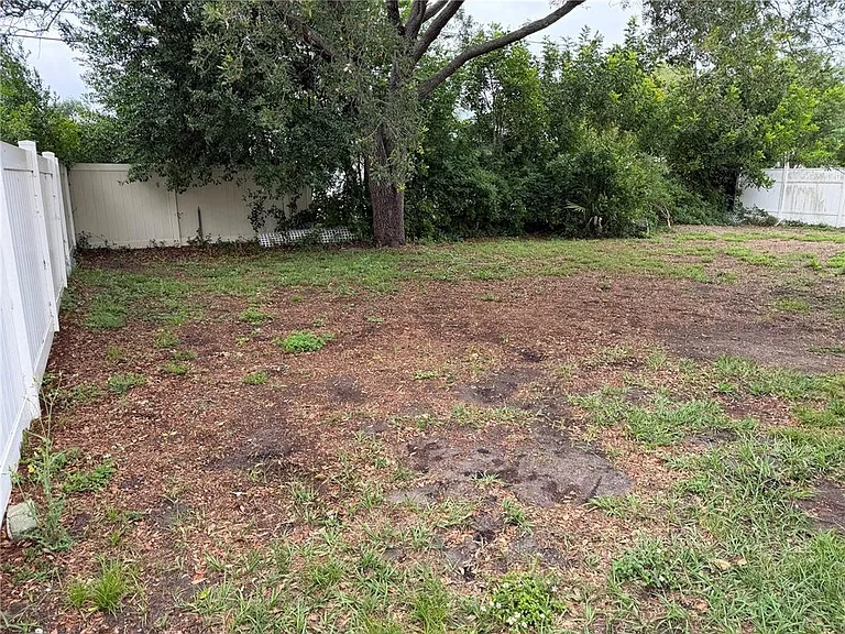 2236 Morningside Dr — Photo 5