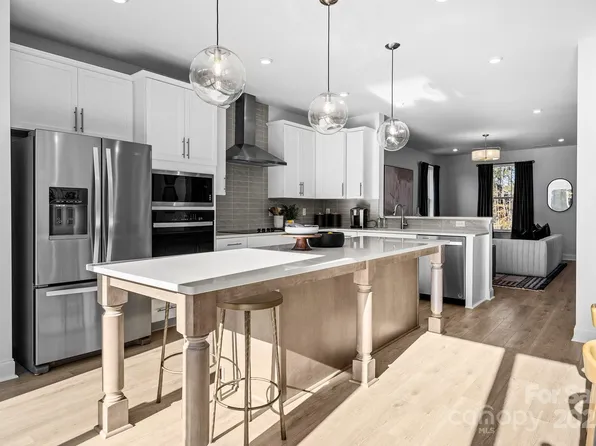 15354 Ballancroft Pkwy, Charlotte, NC 28277