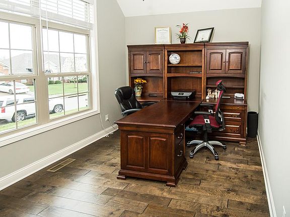 5th image of 148 Sunningdale Dr