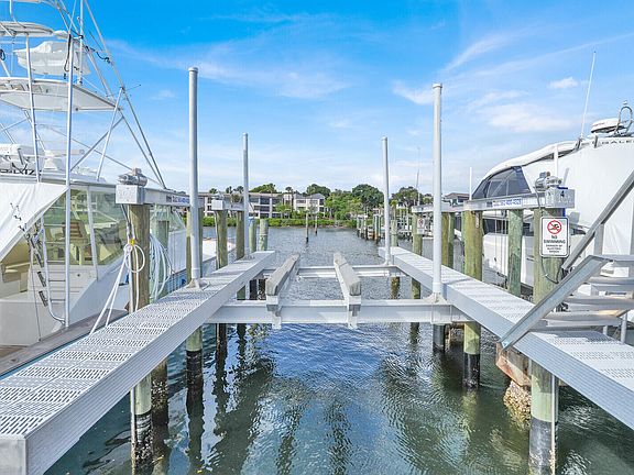 2nd image of 1660 Twelve Oaks Way #101 & 50 Ft. Dock & 30k L