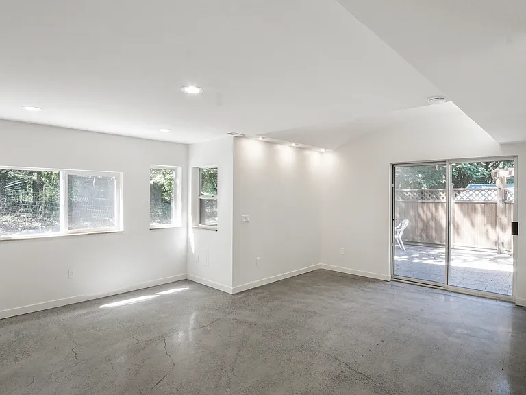 21017 SE 82nd St — Photo 14