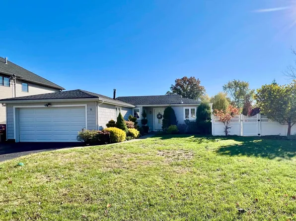 15 Sullivan Dr, Emerson, NJ 07630