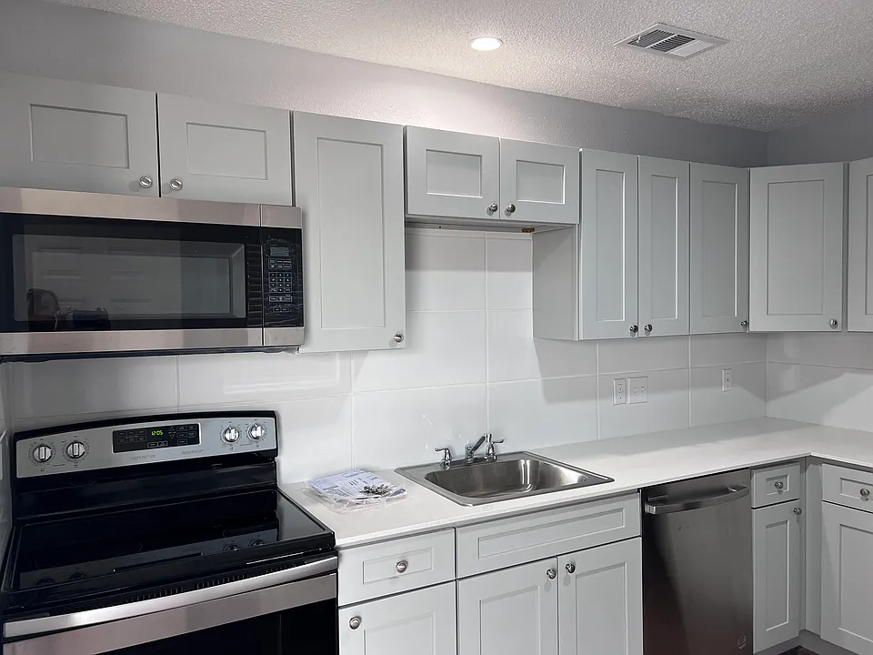 405 Root Ave #6