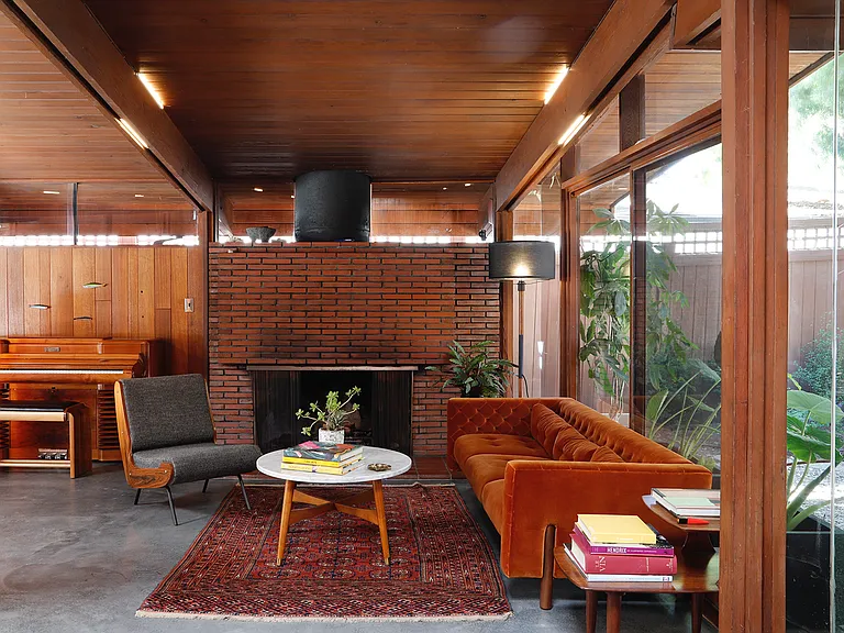2718 N Beverly Glen Blvd — Photo 5